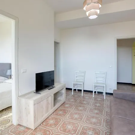 2 Bedroom Gorgeous In * Semorile