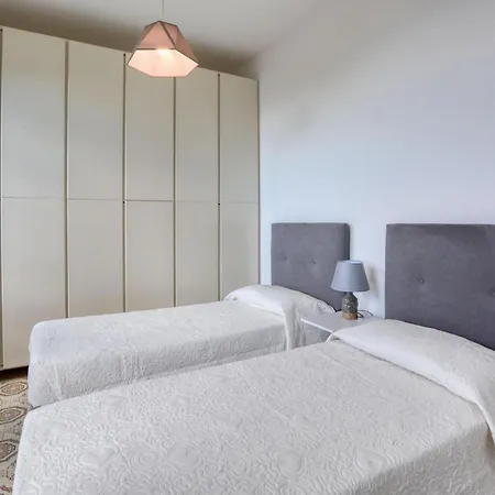 2 Bedroom Gorgeous In Semorile