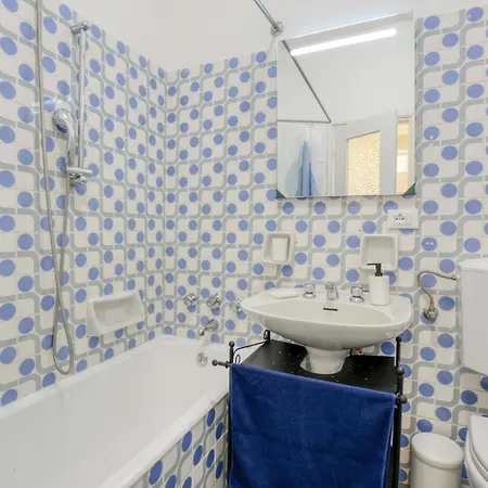 2 Bedroom Gorgeous In Appartamento *