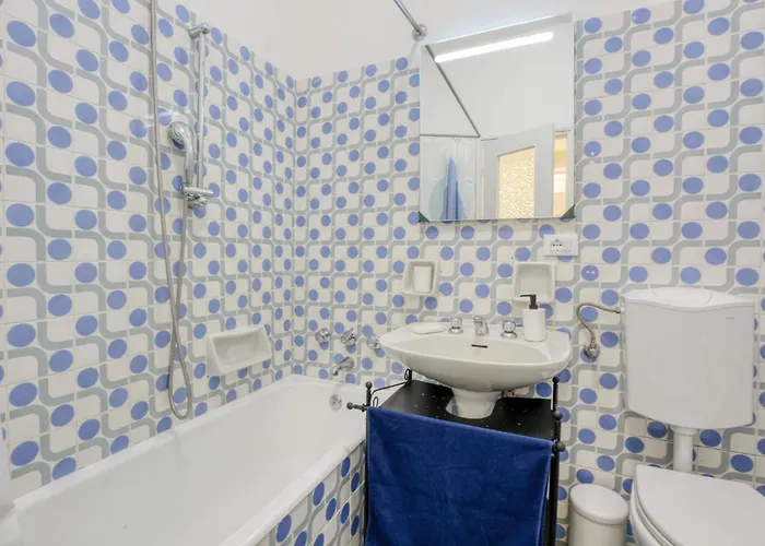 2 Bedroom Amazing In Lägenhet *